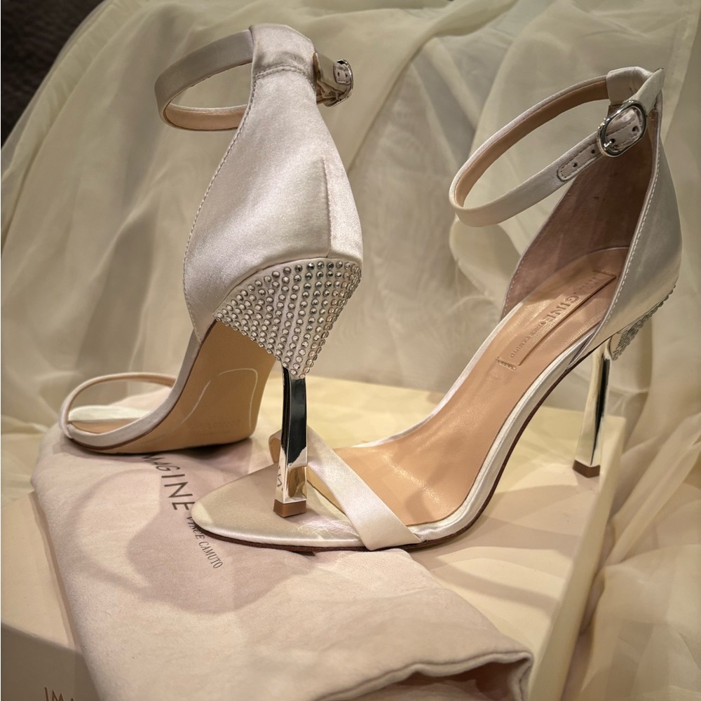 Vince Camuto IM-RESTIN3 Ivory Deluxe Satin NIB heels